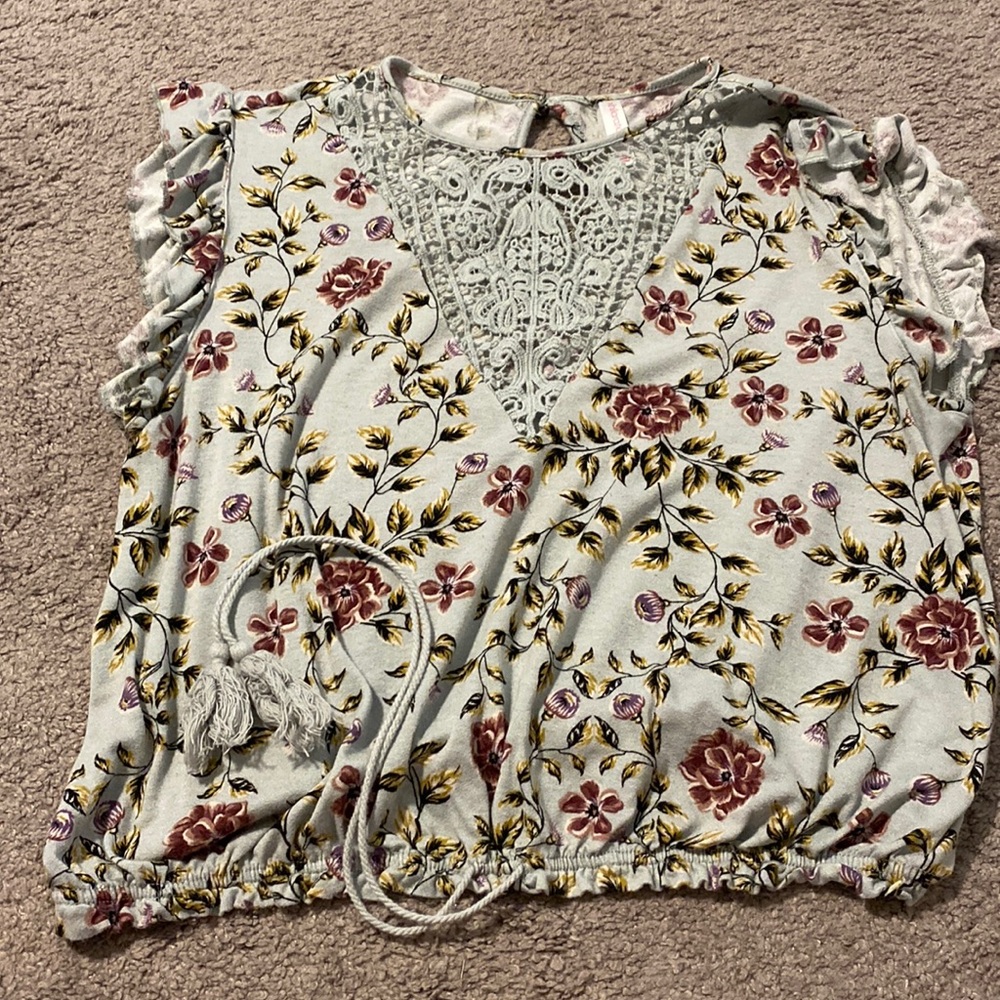 Xhilaration Floral top